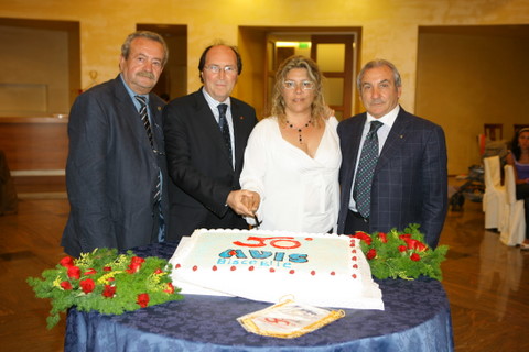  Manifestazione presso il municipio ed innagurazione del monumento  