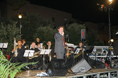 5 luglio 2009 il maestro Lepore in Piazza Vittorio emanuele II per 50 AVIS 