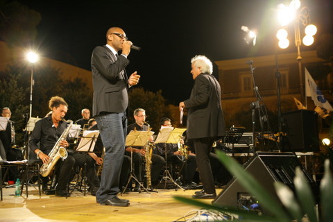  5 luglio 2009 il maestro Lepore in Piazza Vittorio emanuele II per 50 AVIS 